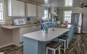 Blue Dolphin Inn And Cottages